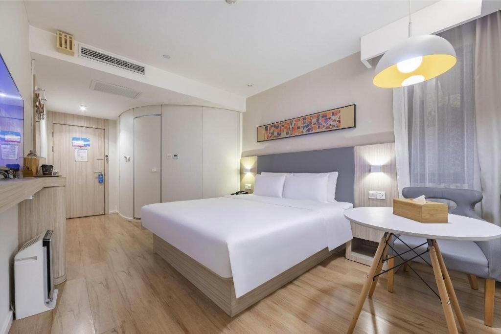 Hanting Caohejing Yishan Road Hotel 2*