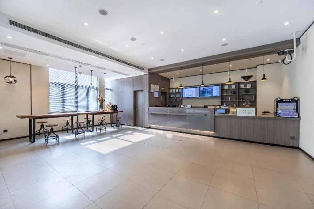 Hanting Caohejing Yishan Road 2*