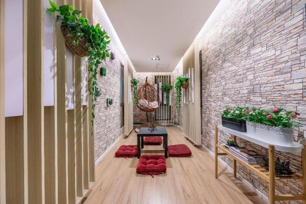 Hanting Caohejing Yishan Road Hotel 2*