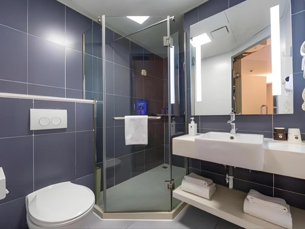 Hanting Caohejing Yishan Road Hotel 2*