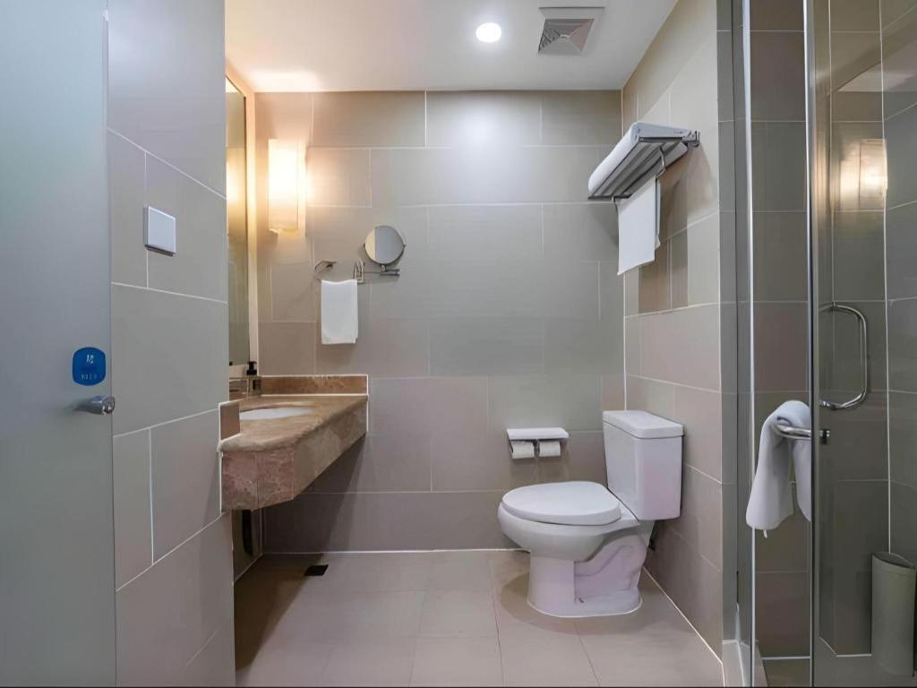 Hanting Caohejing Yishan Road 2*