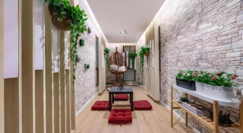 Hanting Caohejing Yishan Road Hotel 2*