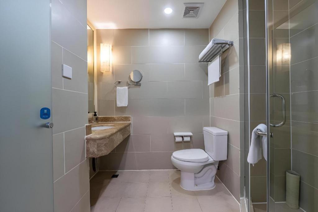 Hanting Caohejing Yishan Road 2*